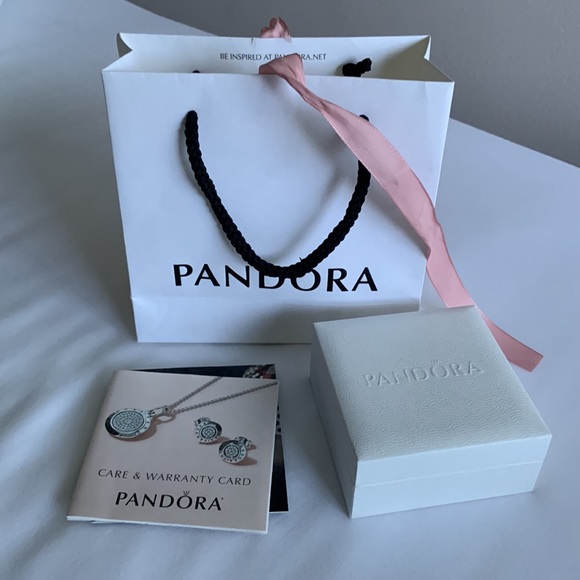 Pandora starter bracelet with stopper charms - Picture 4 of 5